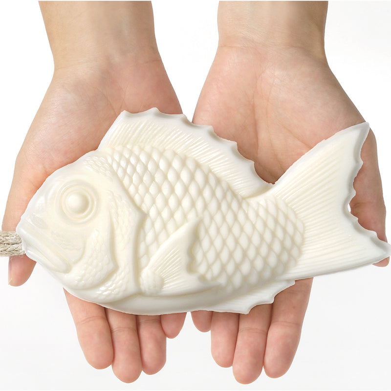 We created a fun and playful soap with the motif of sea bream, which is always associated with celebrations in Japan.